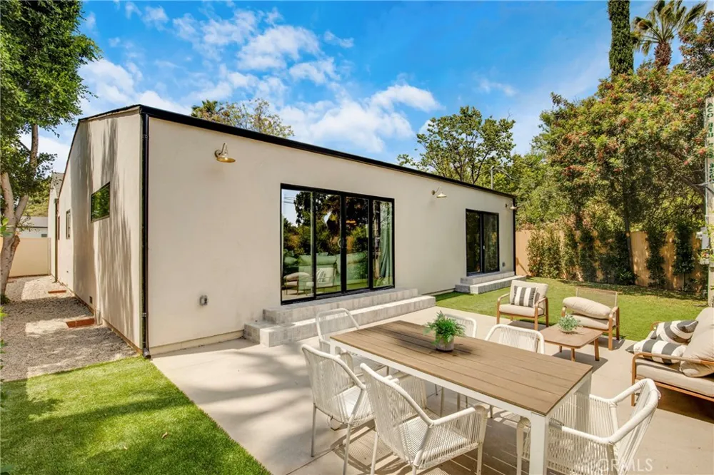 5944 Lasaine Encino, CA 91316