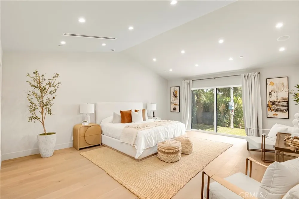 5944 Lasaine Encino, CA 91316