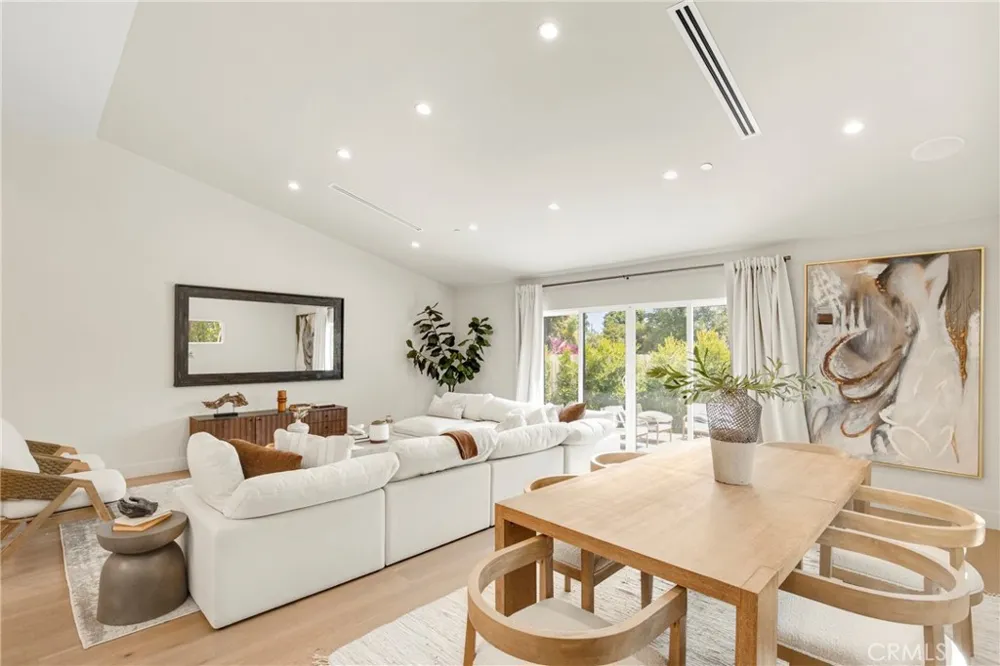 5944 Lasaine Encino, CA 91316