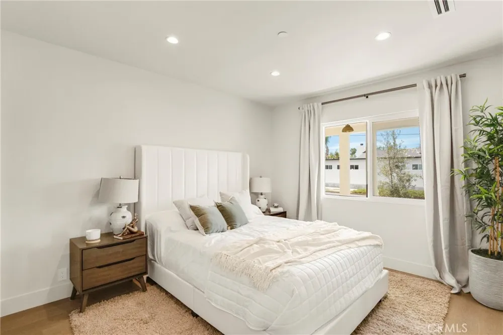 5944 Lasaine Encino, CA 91316