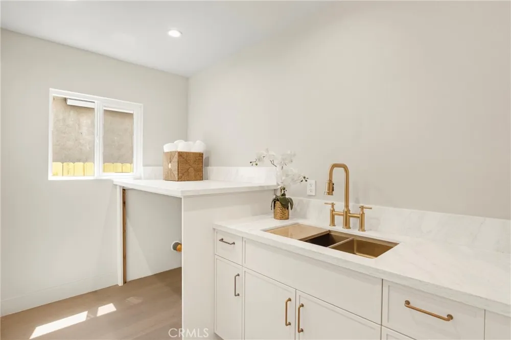 5944 Lasaine Encino, CA 91316