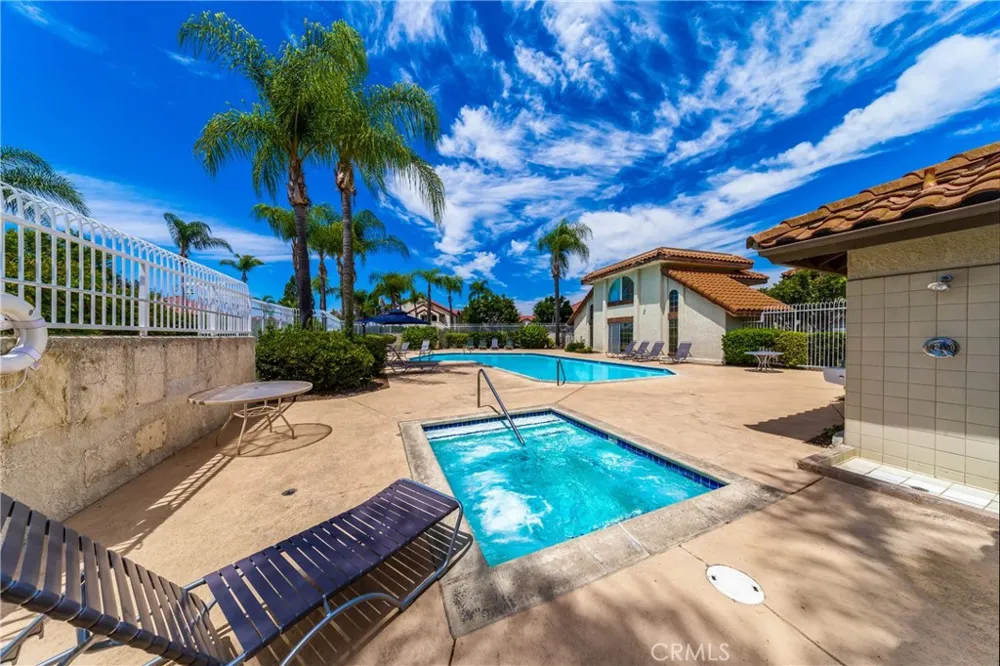 23345 La Crescenta Mission Viejo, CA 92691