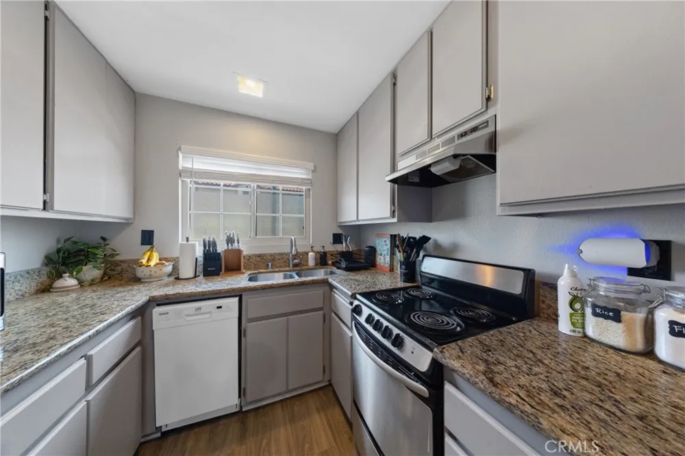23345 La Crescenta Mission Viejo, CA 92691