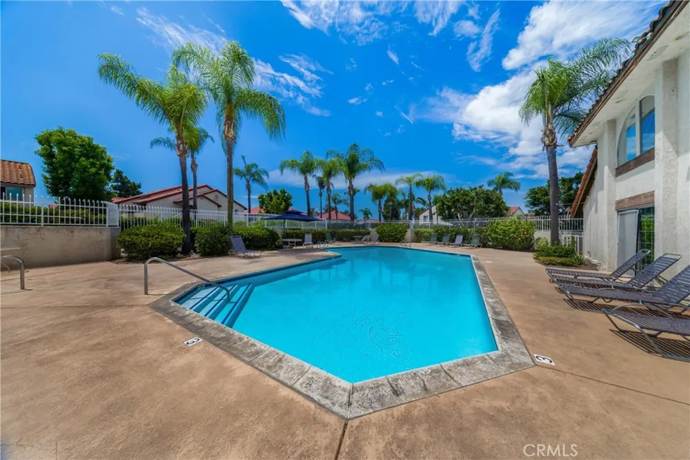 23345 La Crescenta Mission Viejo, CA 92691