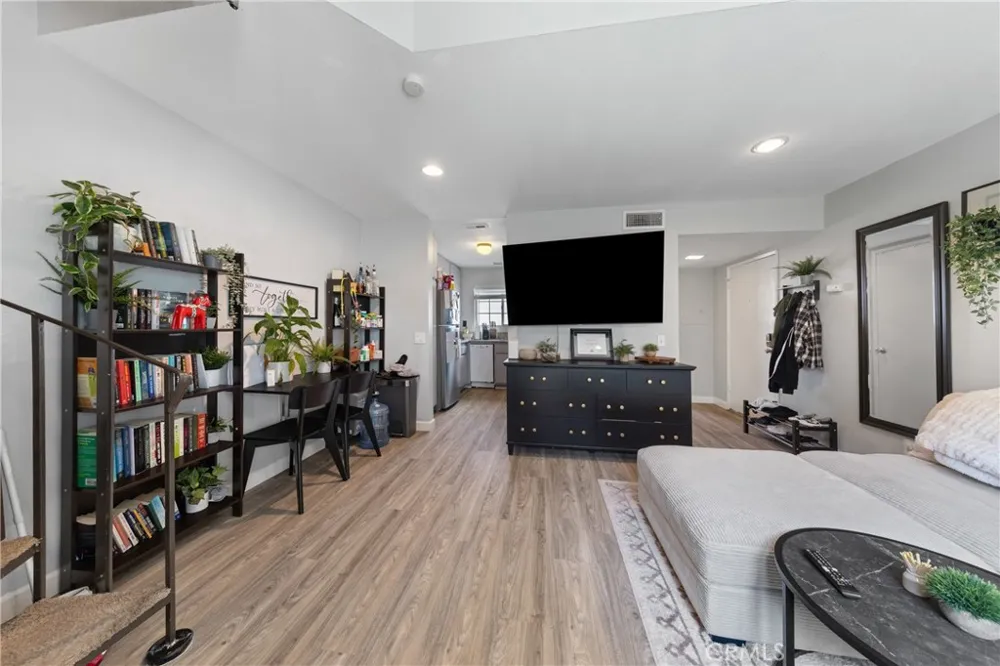 23345 La Crescenta Mission Viejo, CA 92691