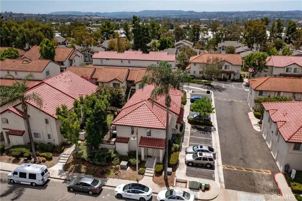 23345 La Crescenta Mission Viejo, CA 92691