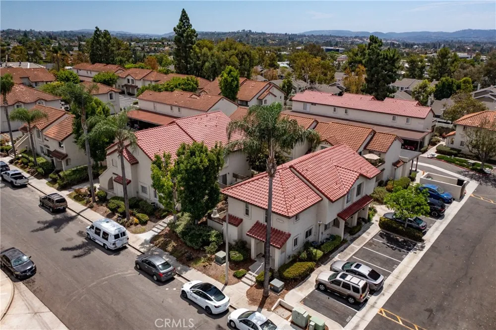 23345 La Crescenta Mission Viejo, CA 92691