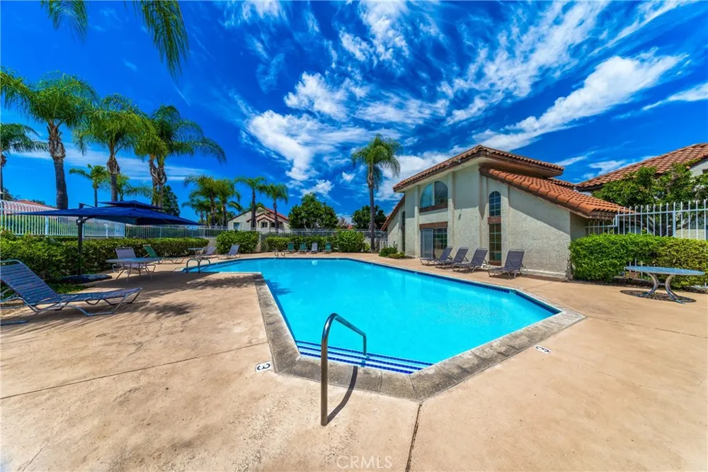 23345 La Crescenta Mission Viejo, CA 92691