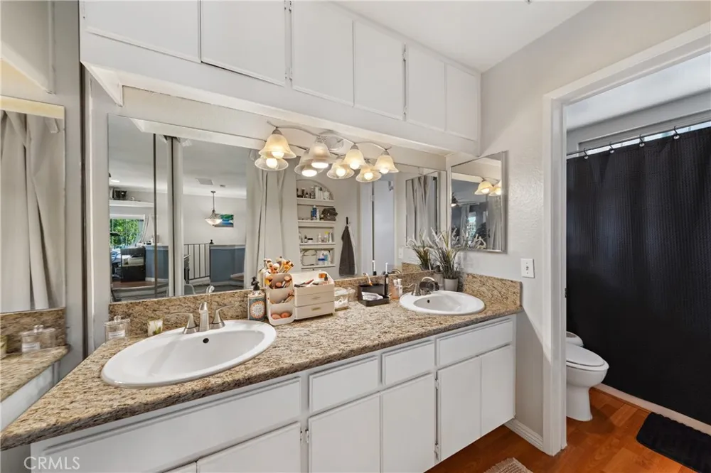 23345 La Crescenta Mission Viejo, CA 92691