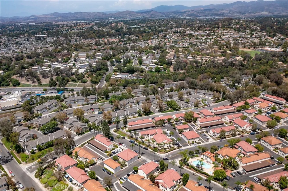 23345 La Crescenta Mission Viejo, CA 92691
