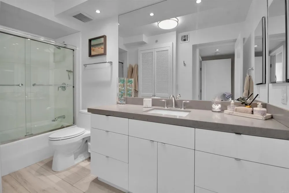 1820 Avenida Del Mundo #304 Coronado, CA 92118