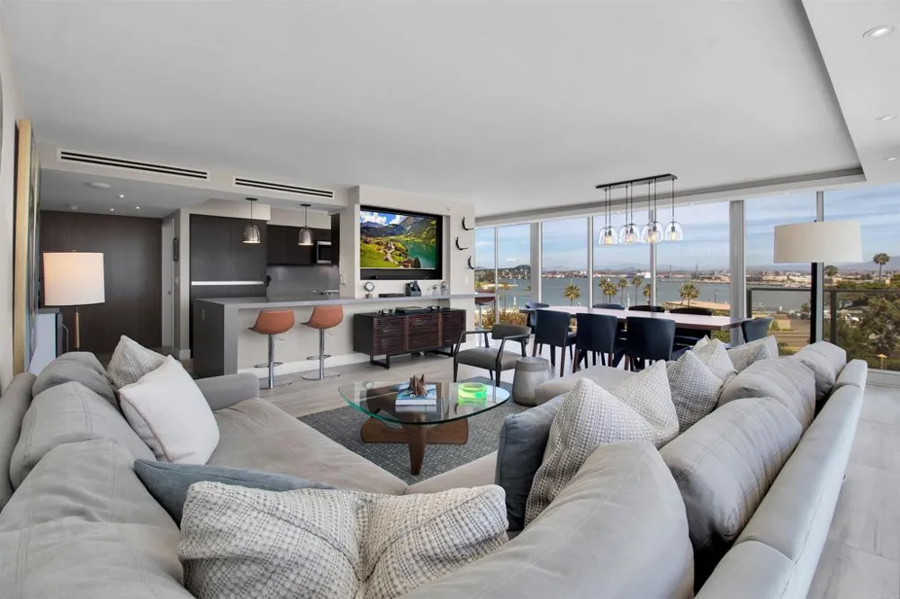 1820 Avenida Del Mundo #304 Coronado, CA 92118