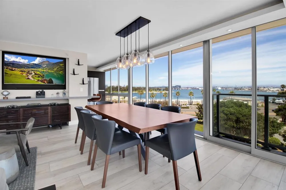 1820 Avenida Del Mundo #304 Coronado, CA 92118
