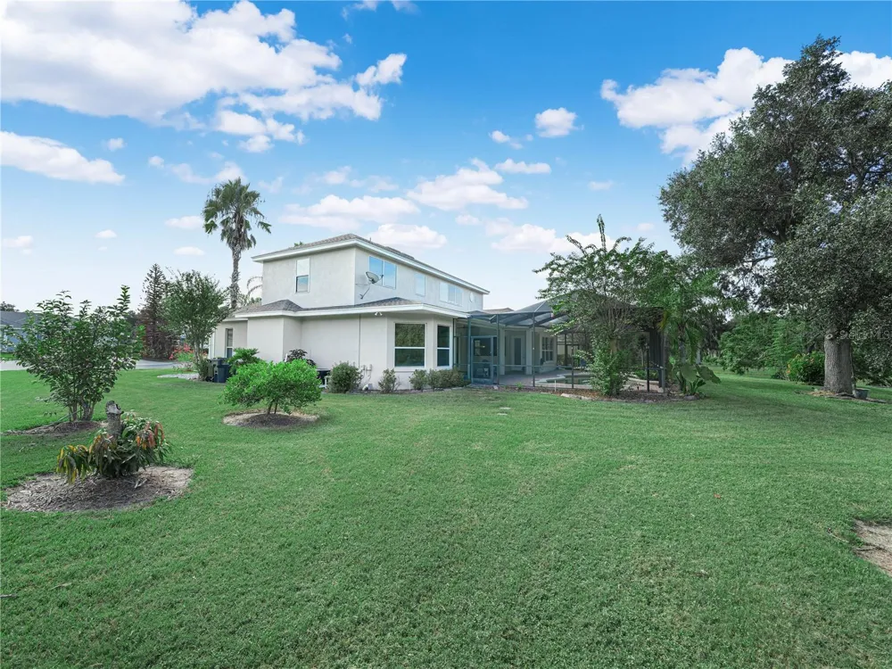 565 WHISPER WOODS DRIVE Lakeland, FL 33813