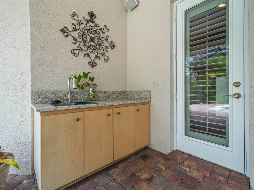 565 WHISPER WOODS DRIVE Lakeland, FL 33813