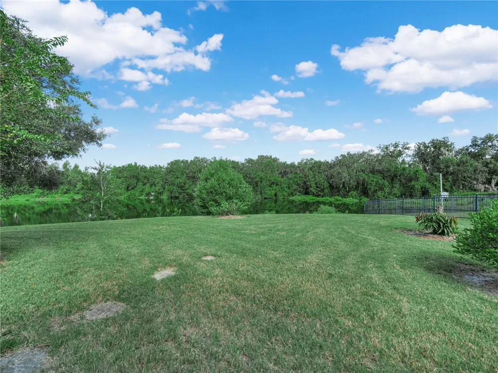 565 WHISPER WOODS DRIVE Lakeland, FL 33813