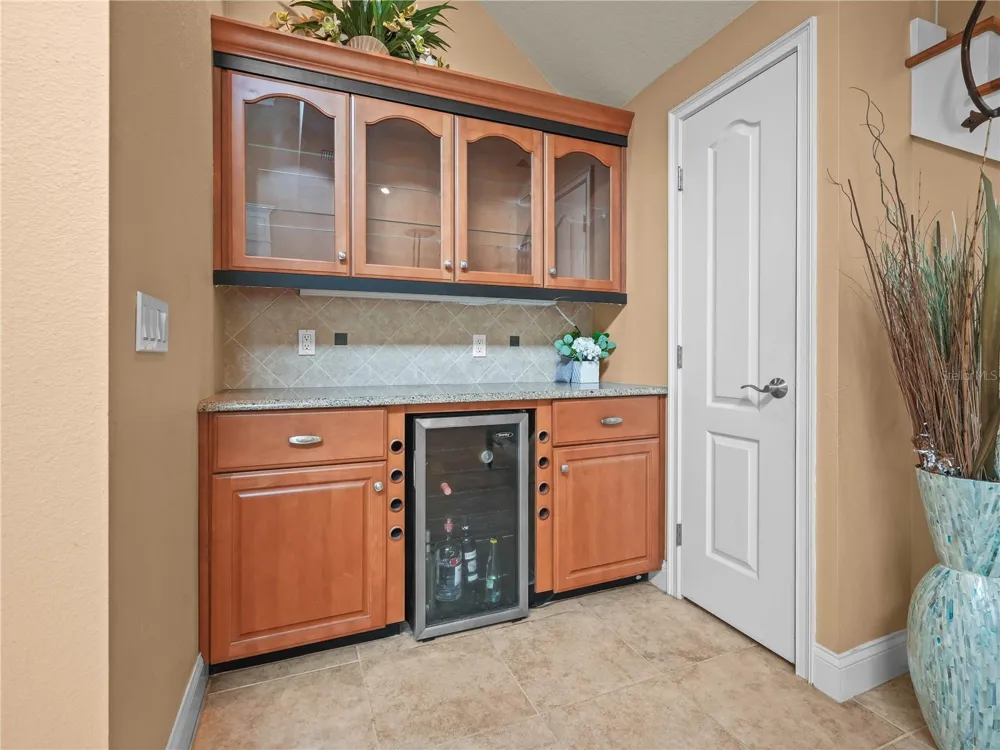 565 WHISPER WOODS DRIVE Lakeland, FL 33813