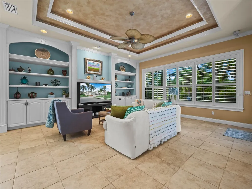 565 WHISPER WOODS DRIVE Lakeland, FL 33813