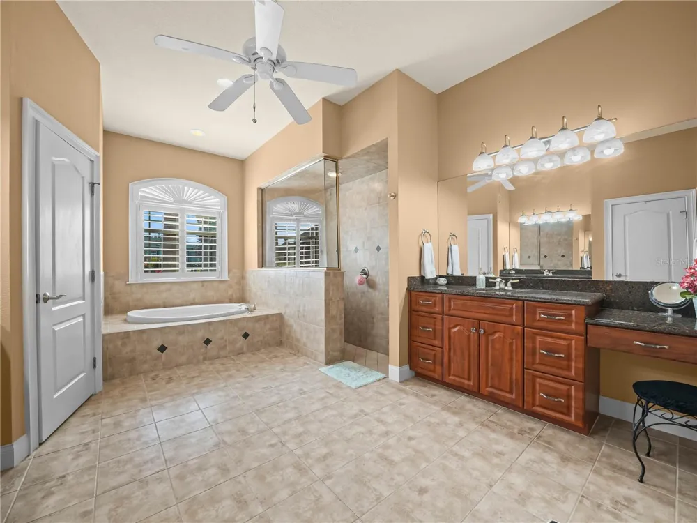 565 WHISPER WOODS DRIVE Lakeland, FL 33813
