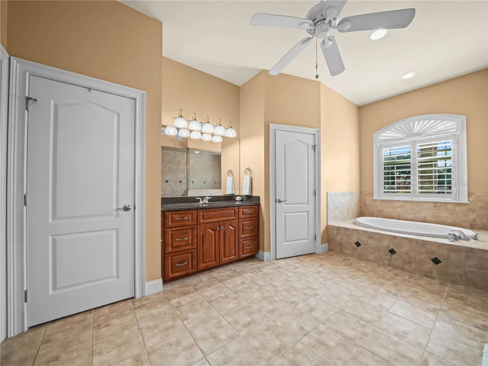 565 WHISPER WOODS DRIVE Lakeland, FL 33813