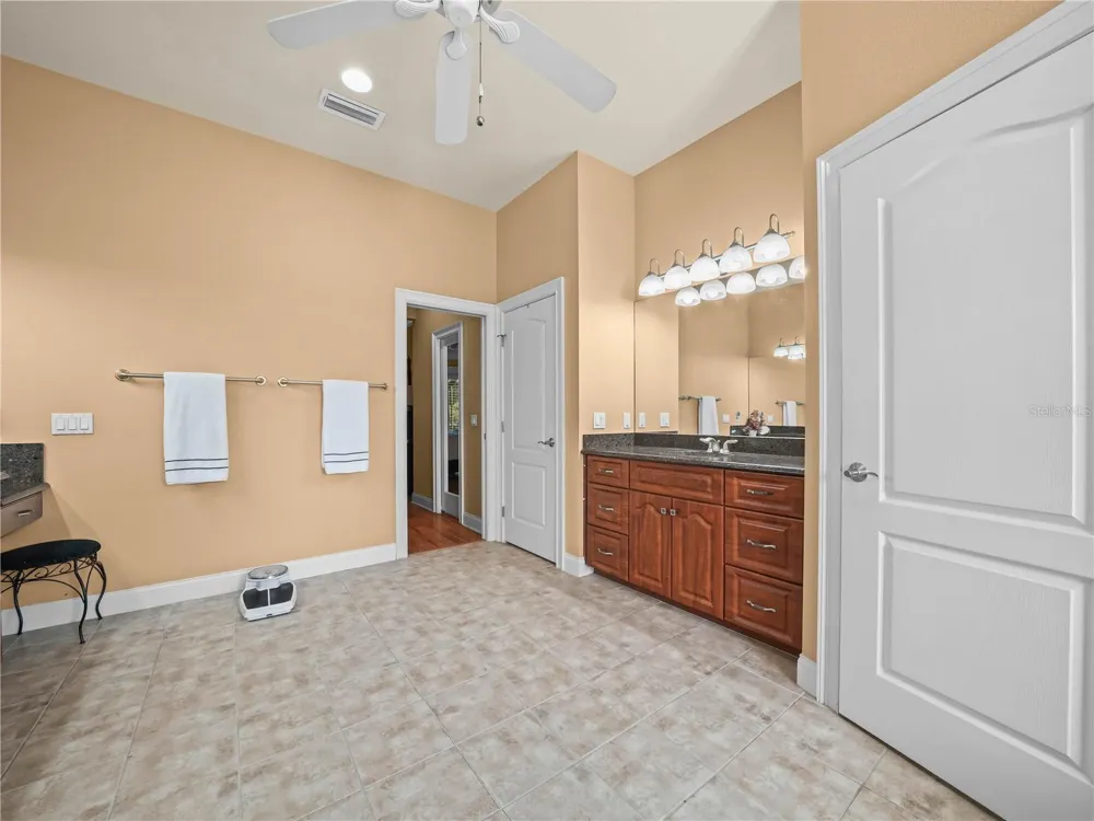 565 WHISPER WOODS DRIVE Lakeland, FL 33813