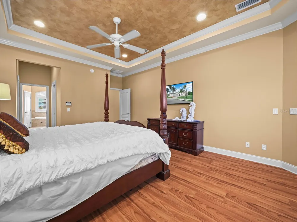 565 WHISPER WOODS DRIVE Lakeland, FL 33813