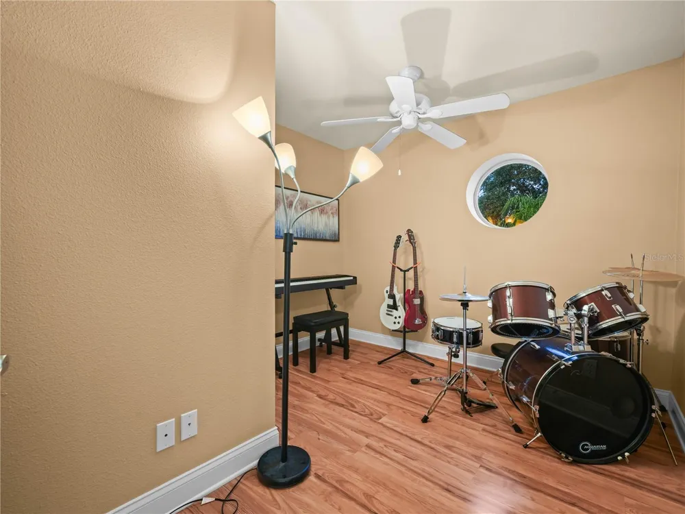 565 WHISPER WOODS DRIVE Lakeland, FL 33813