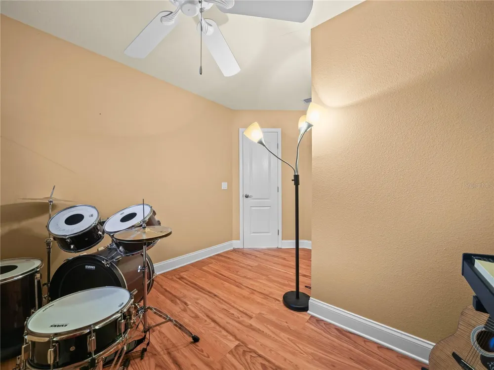 565 WHISPER WOODS DRIVE Lakeland, FL 33813