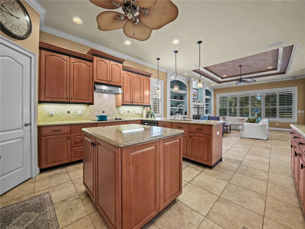 565 WHISPER WOODS DRIVE Lakeland, FL 33813