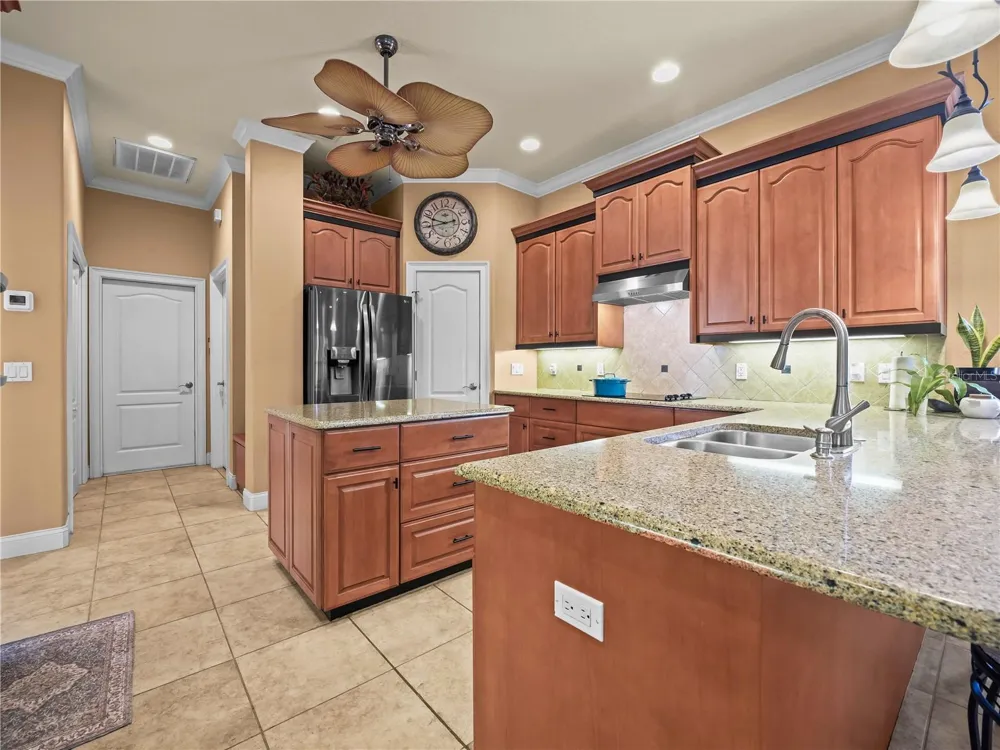 565 WHISPER WOODS DRIVE Lakeland, FL 33813