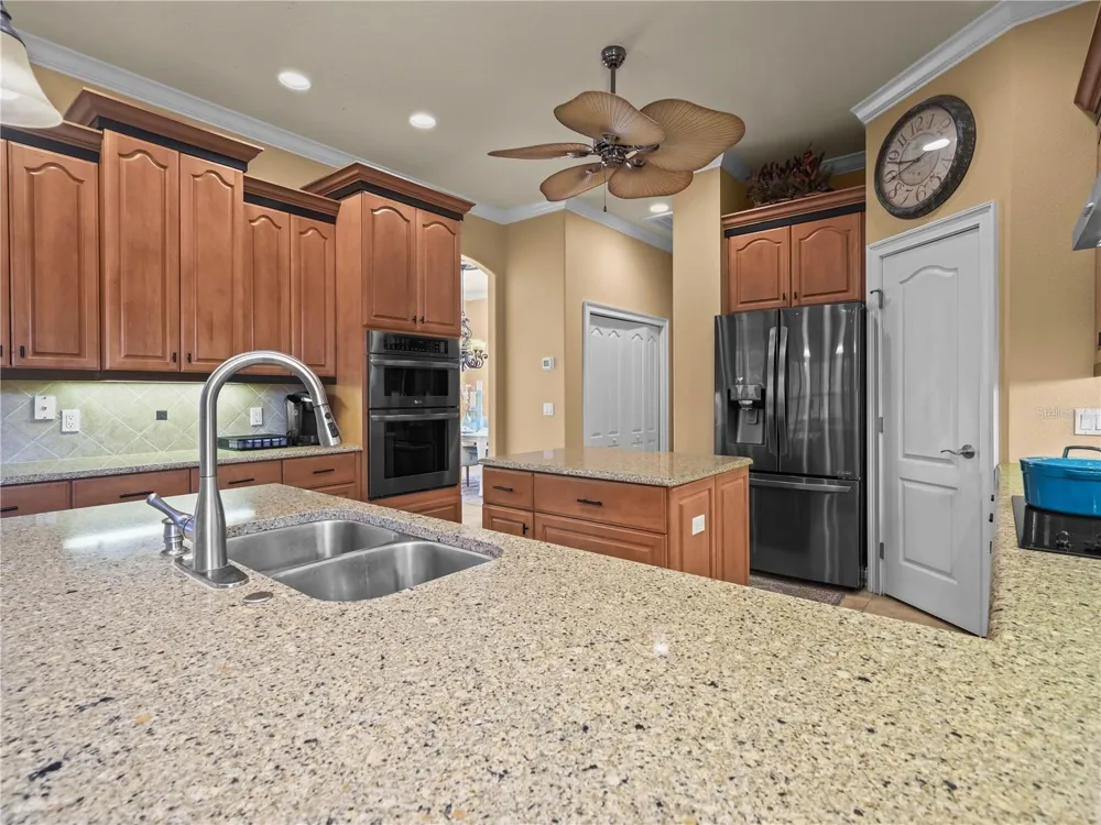 565 WHISPER WOODS DRIVE Lakeland, FL 33813
