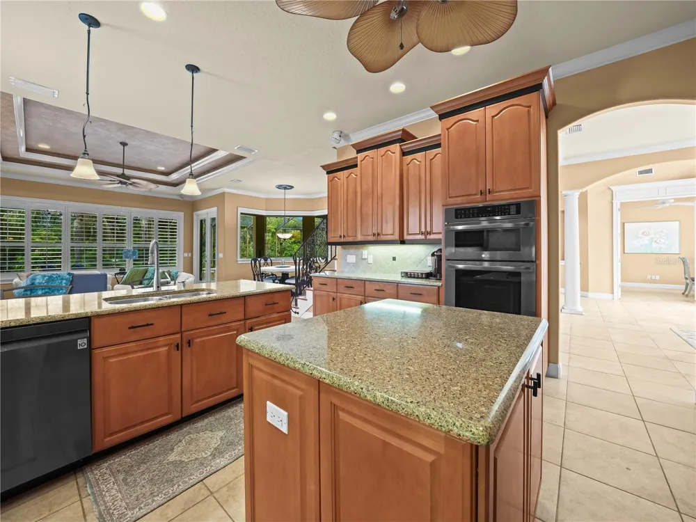 565 WHISPER WOODS DRIVE Lakeland, FL 33813
