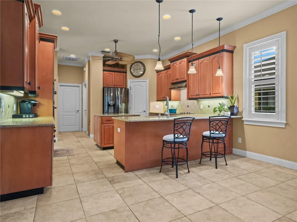 565 WHISPER WOODS DRIVE Lakeland, FL 33813