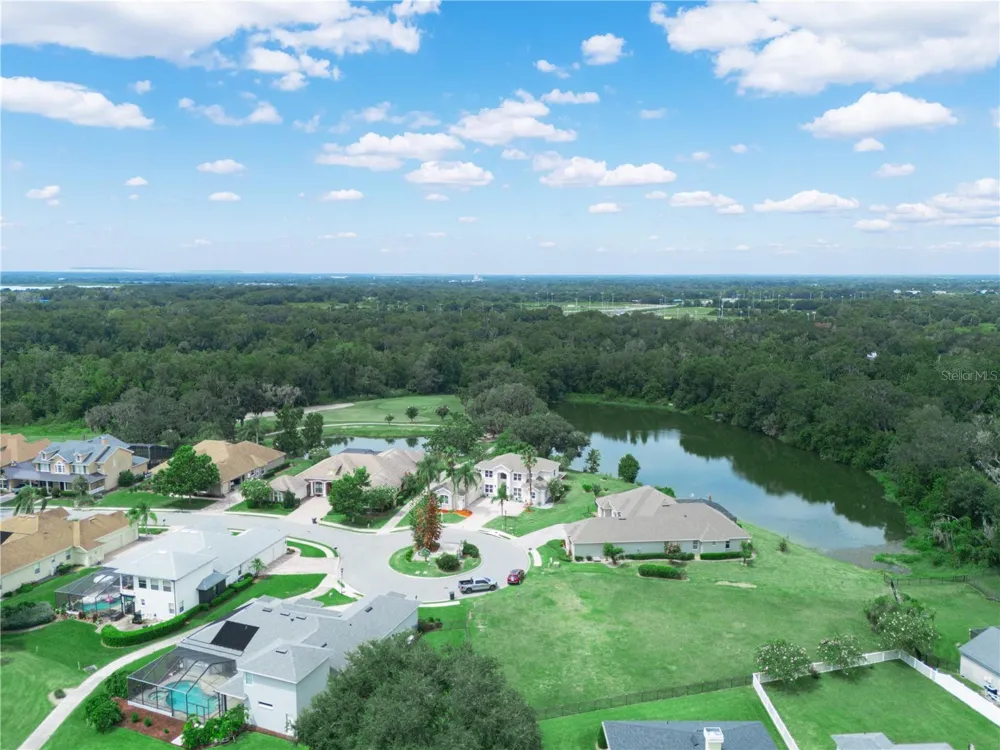 565 WHISPER WOODS DRIVE Lakeland, FL 33813