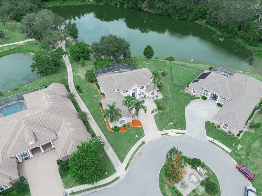 565 WHISPER WOODS DRIVE Lakeland, FL 33813