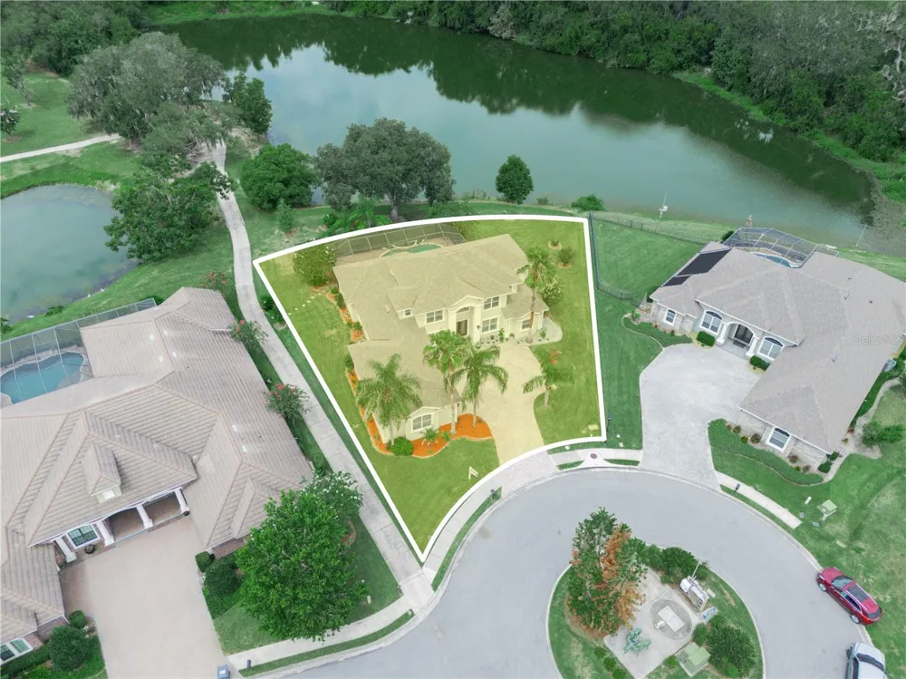 565 WHISPER WOODS DRIVE Lakeland, FL 33813