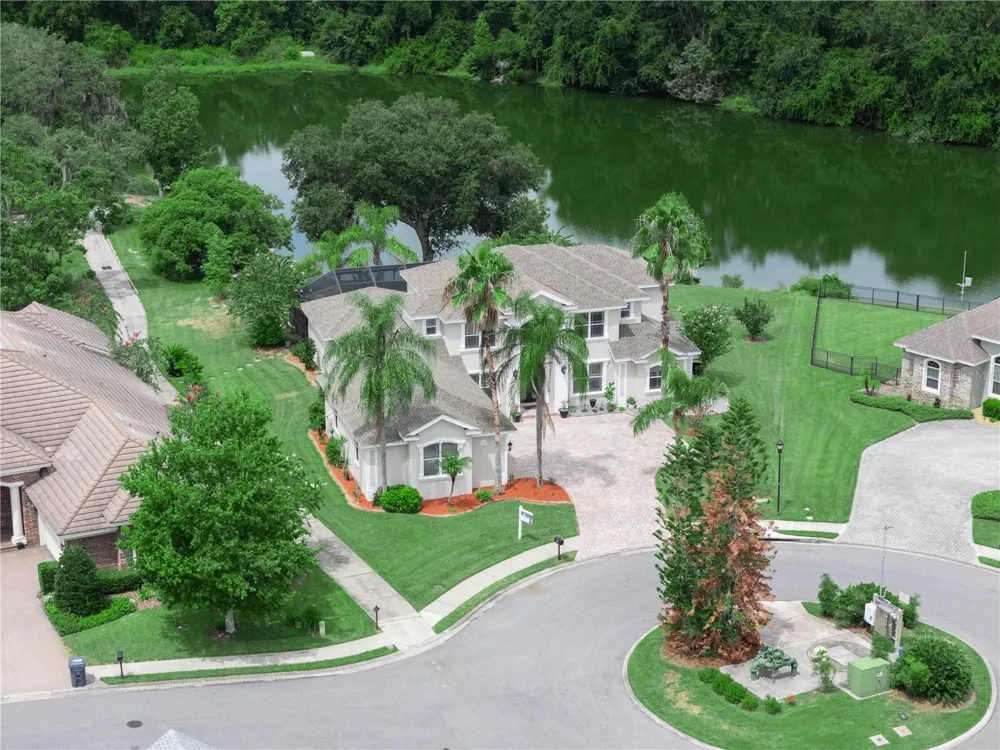 565 WHISPER WOODS DRIVE Lakeland, FL 33813