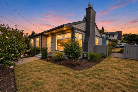 8804 5th Avenue NE