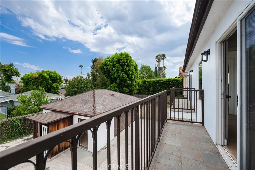 15147 Otsego Sherman Oaks, CA 91403