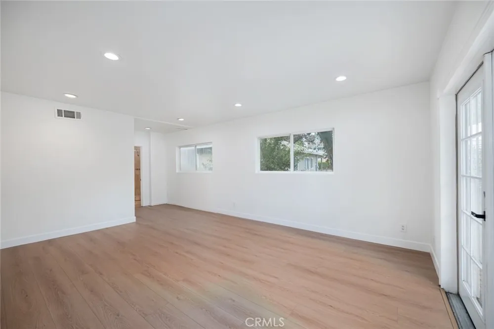 15147 Otsego Sherman Oaks, CA 91403