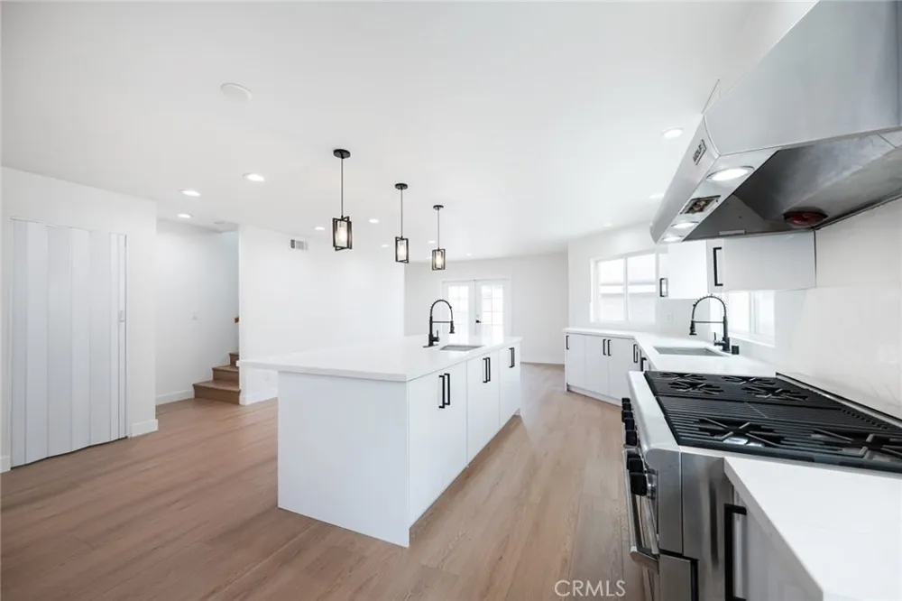 15147 Otsego Sherman Oaks, CA 91403