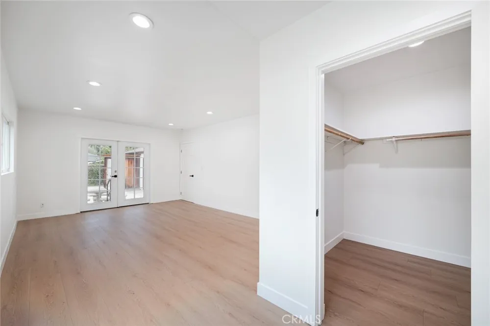 15147 Otsego Sherman Oaks, CA 91403