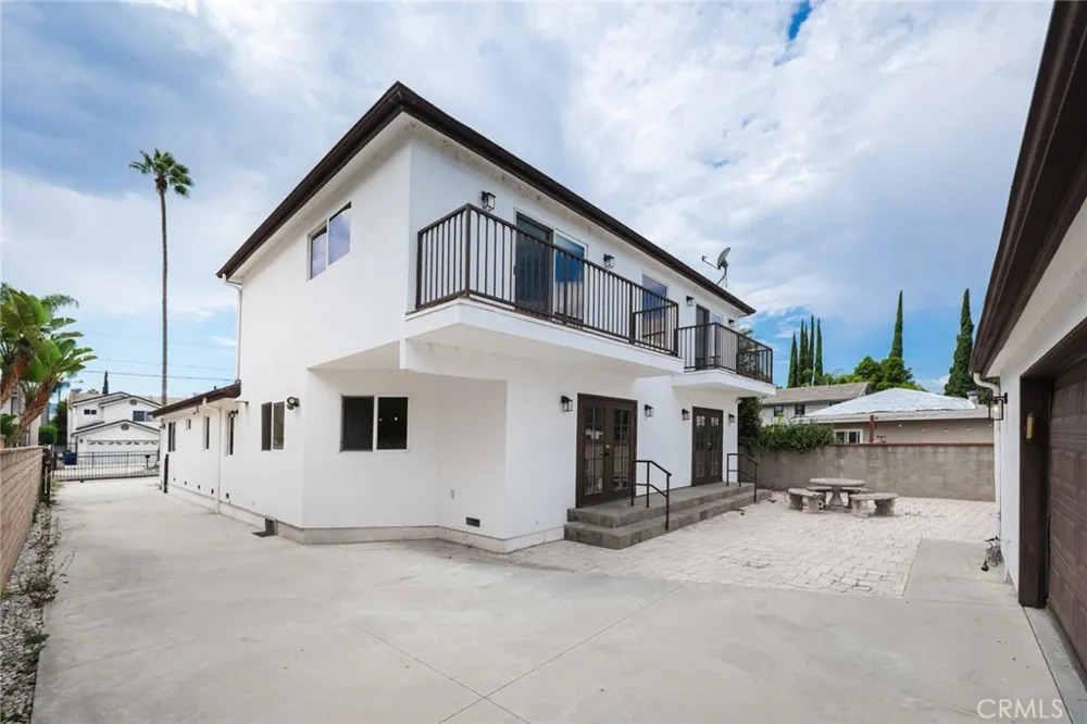 15147 Otsego Sherman Oaks, CA 91403