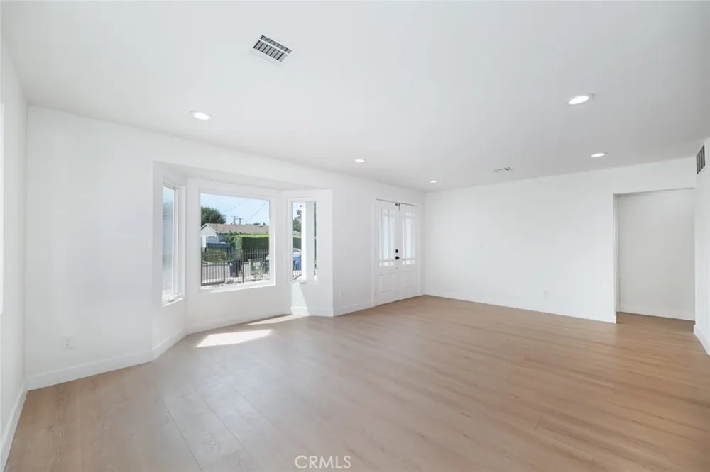 15147 Otsego Sherman Oaks, CA 91403