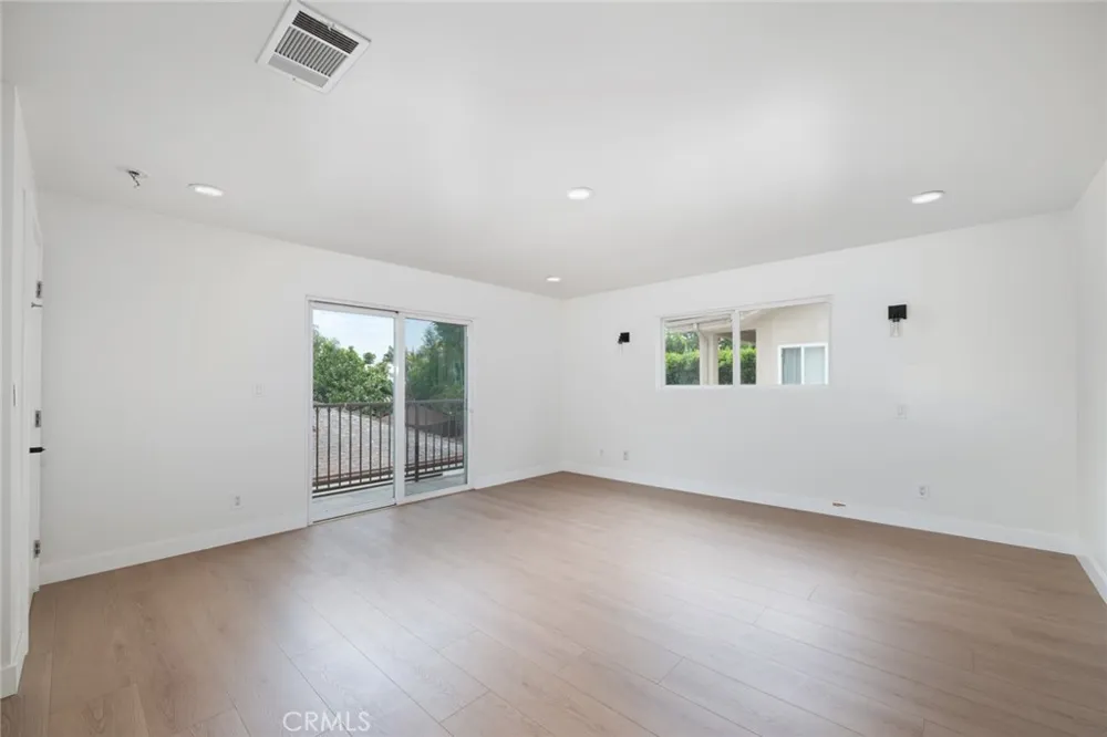 15147 Otsego Sherman Oaks, CA 91403