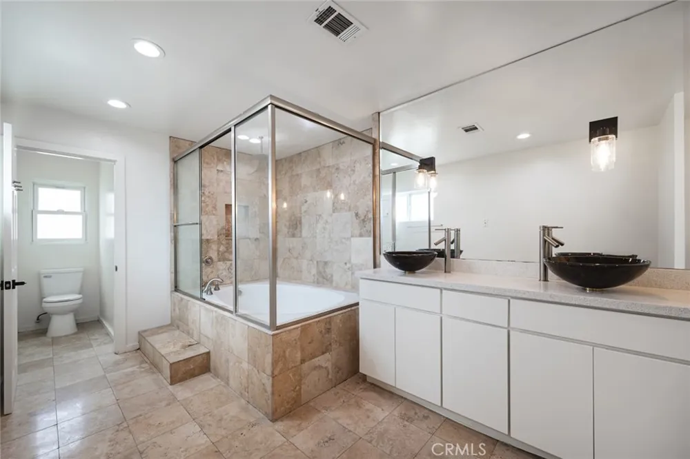 15147 Otsego Sherman Oaks, CA 91403
