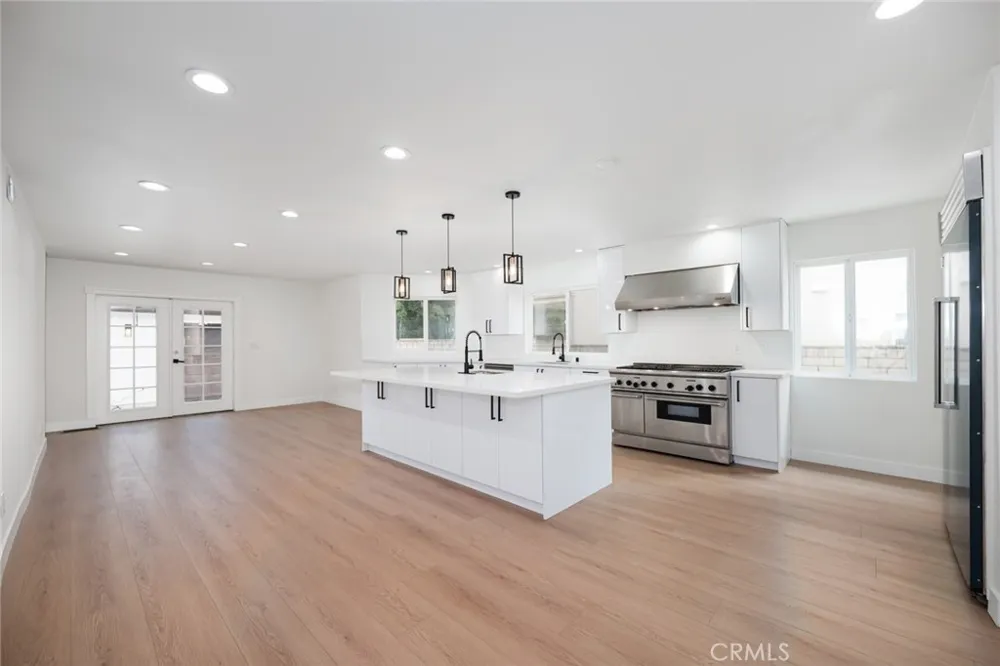 15147 Otsego Sherman Oaks, CA 91403