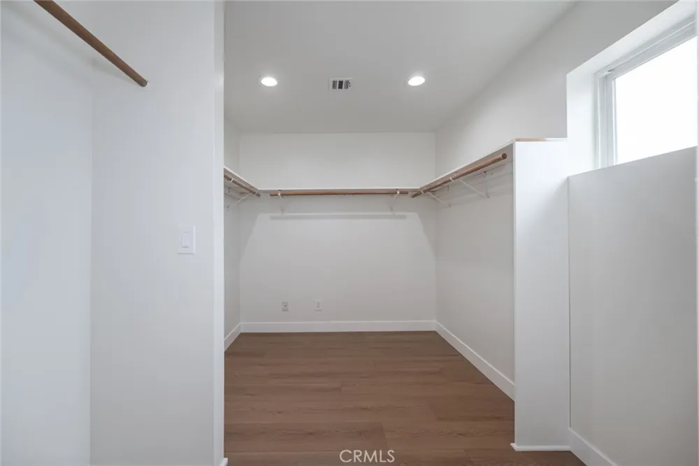 15147 Otsego Sherman Oaks, CA 91403