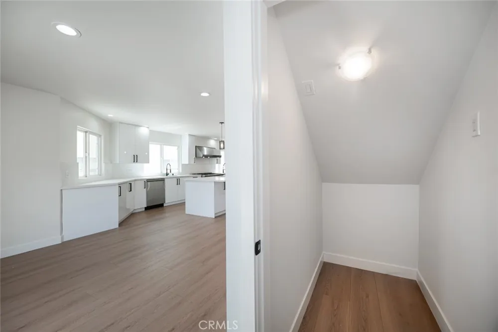 15147 Otsego Sherman Oaks, CA 91403