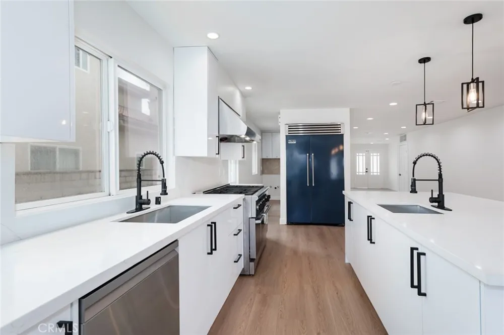 15147 Otsego Sherman Oaks, CA 91403